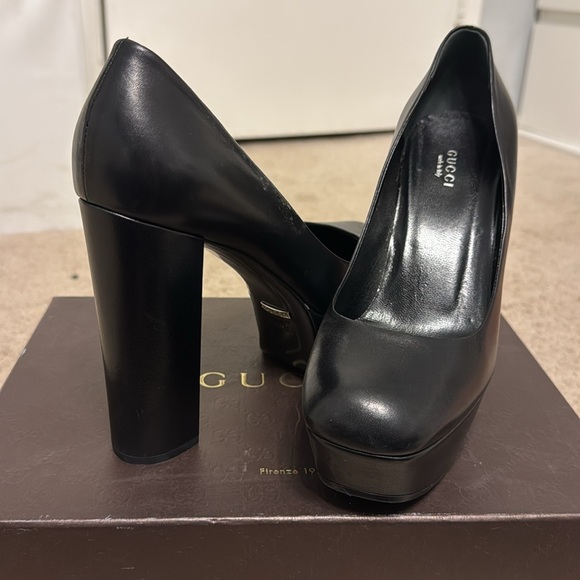 Authentic Gucci heels - Picture 1 of 8